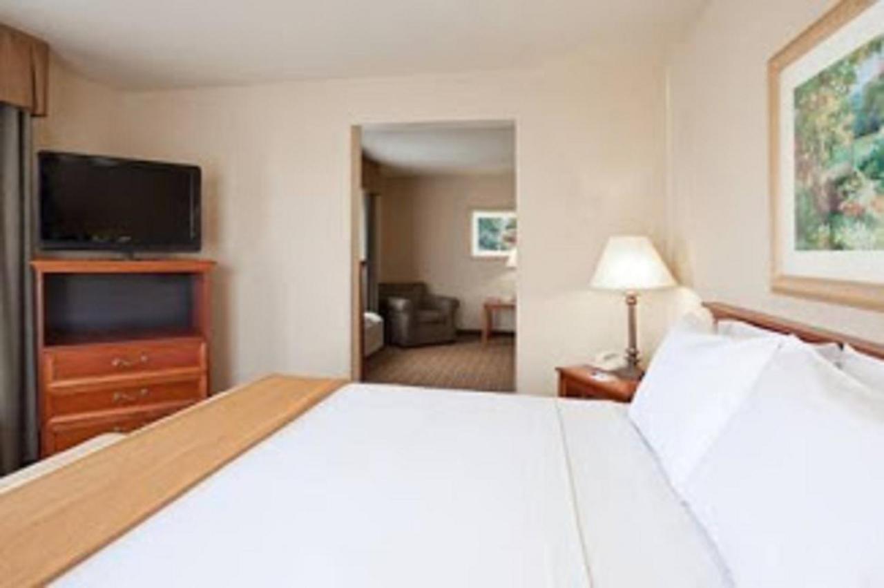 Holiday Inn Express Hotel & Suites Columbus Southeast Groveport By Ihg Exterior photo