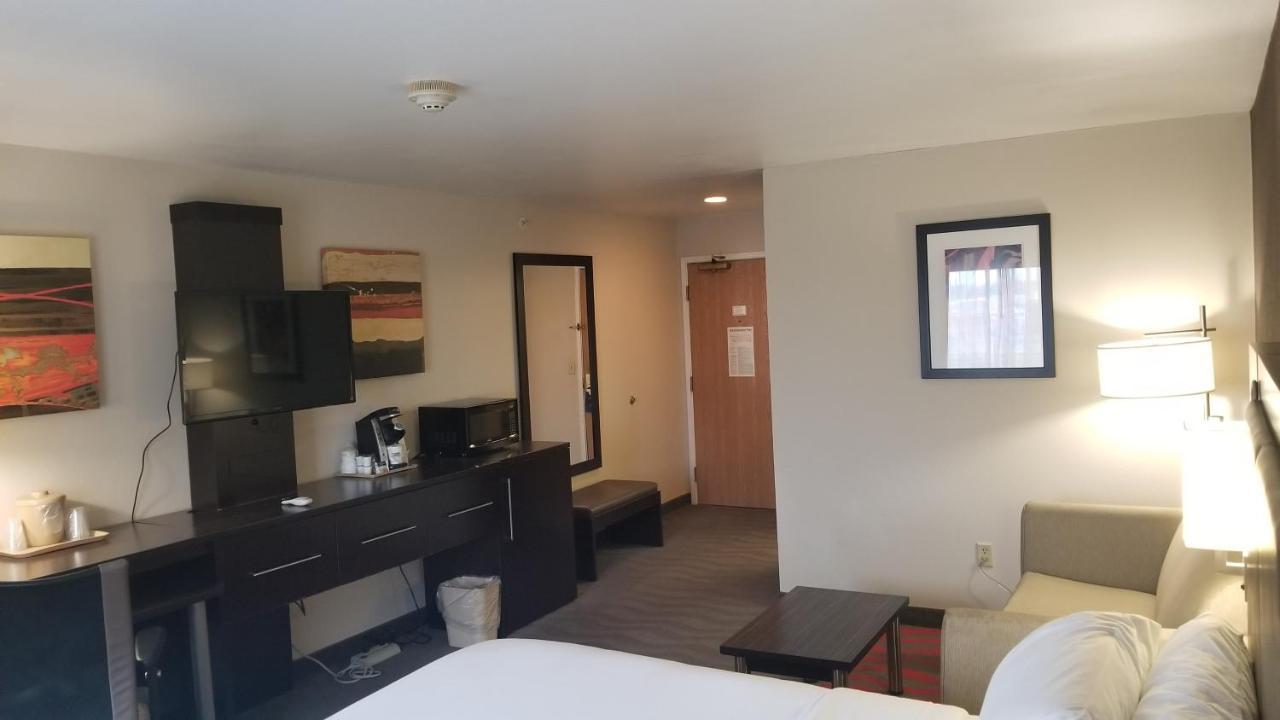 Holiday Inn Express Hotel & Suites Columbus Southeast Groveport By Ihg Exterior photo