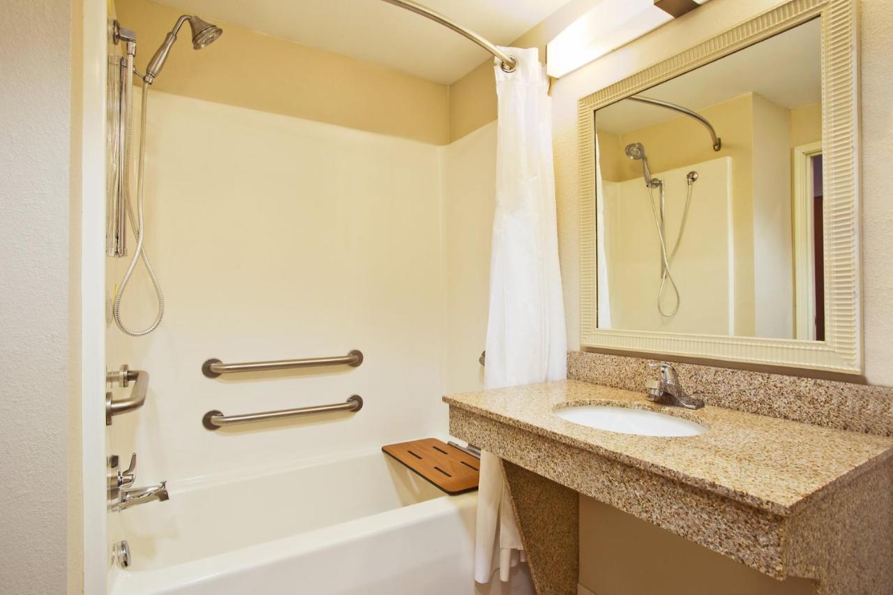 Holiday Inn Express Hotel & Suites Columbus Southeast Groveport By Ihg Exterior photo