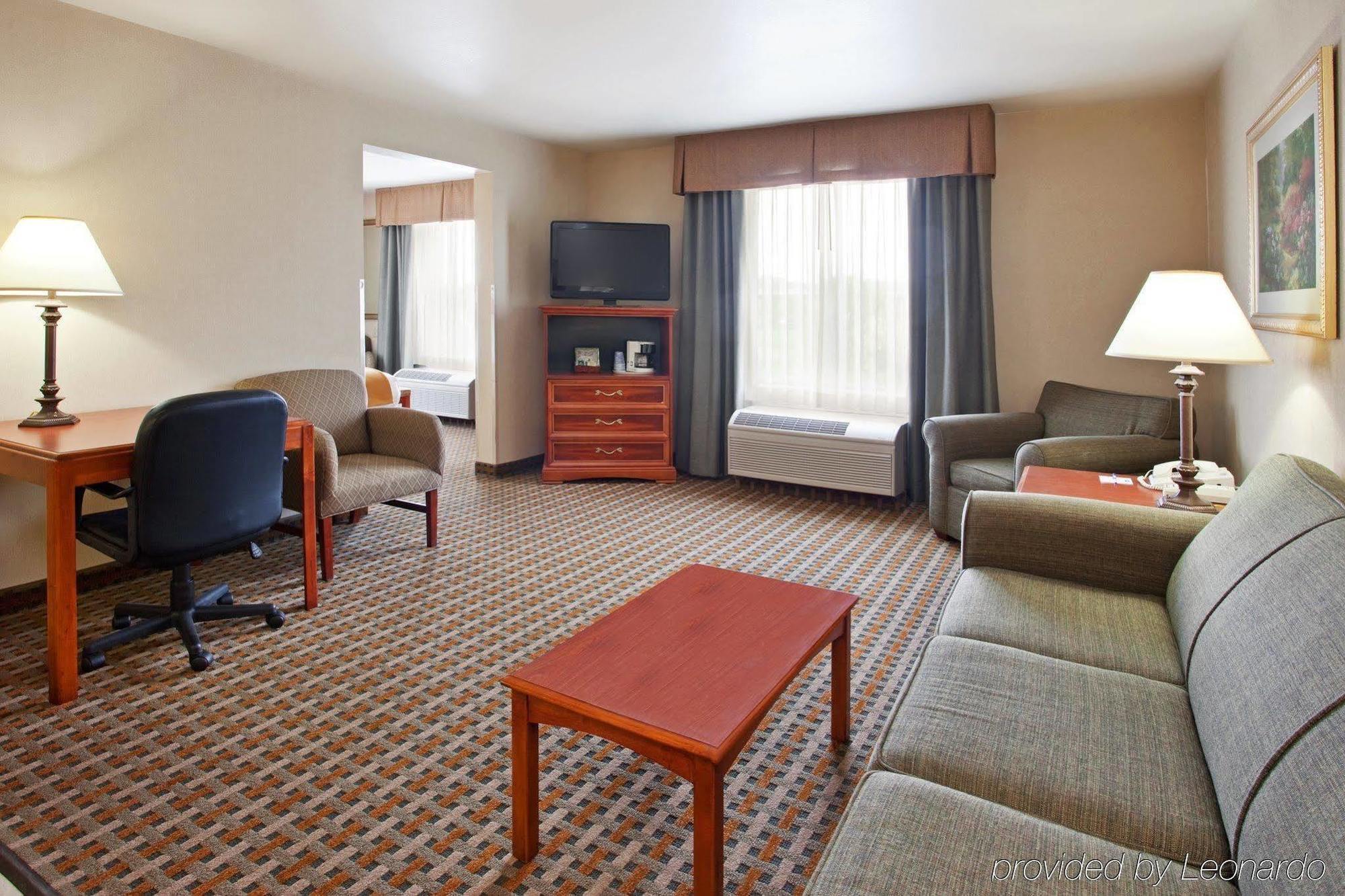 Holiday Inn Express Hotel & Suites Columbus Southeast Groveport By Ihg Exterior photo